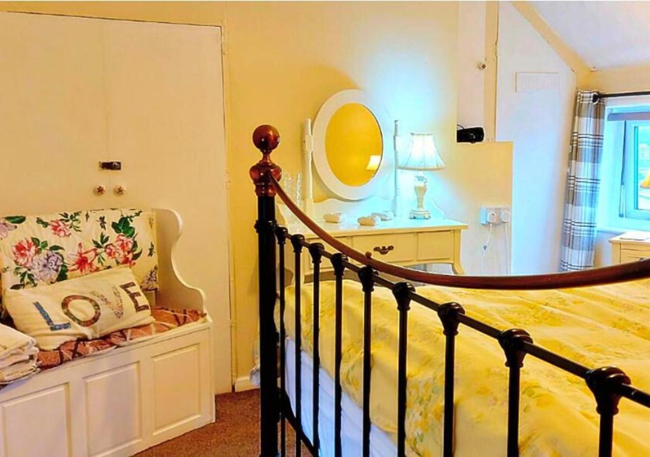 Romantic Lakeside By The Beach! With Super Cosy Log Burner! The Perfect Escape To Your From By The Sea! So Relaxing - Won't Want To Leave! Pet Friendly! * Mablethorpe