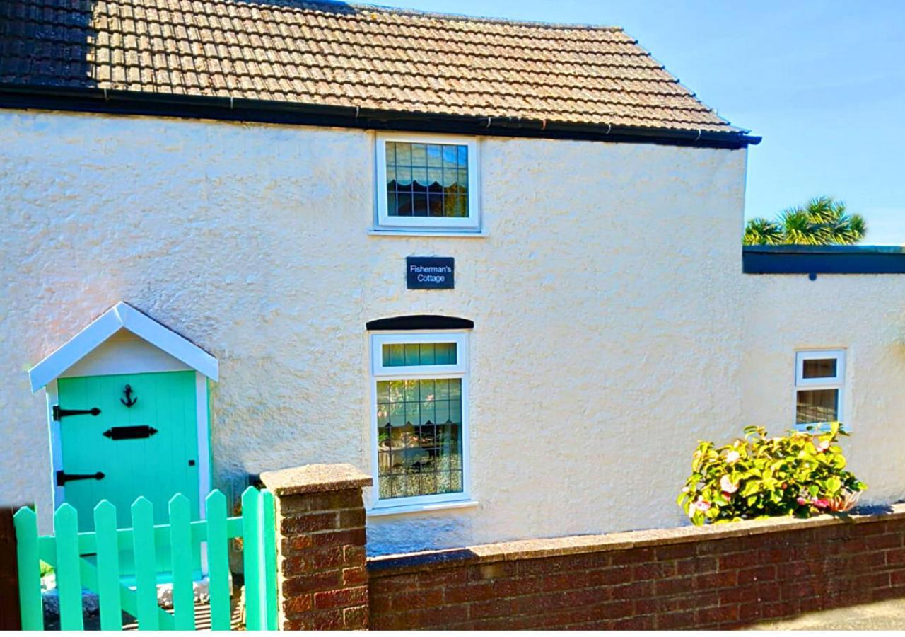 Romantic Lakeside By The Beach! With Super Cosy Log Burner! The Perfect Escape To Your From By The Sea! So Relaxing - Won't Want To Leave! Pet Friendly!