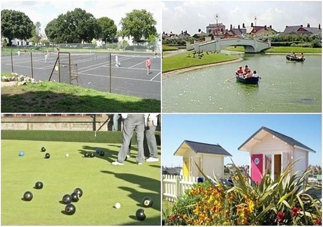 Romantic Lakeside By The Beach! With Super Cosy Log Burner! The Perfect Escape To Your From By The Sea! So Relaxing - Won't Want To Leave! Pet Friendly! * Mablethorpe